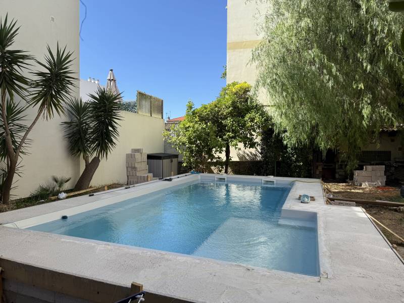 Vente et pose d'une piscine coque Alliance piscine à Cannes dans les Alpes Maritimes