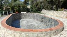Rénovation piscine avec changement revêtement pierre de Bali à Toulon Var