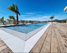 Construction d'une piscine à débordement avec plage à Cannes 06
