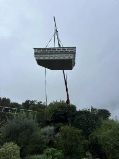 Pose d'une piscines en coque Alliance piscines à Mandelieu la Napoule
