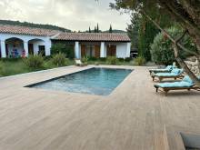 Remplacement carrelage bord de piscine béton au Broussan proche de Ollioules