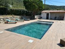 Remplacement carrelage bord de piscine béton au Broussan proche de Ollioules