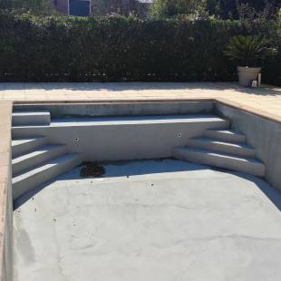 Rénovation piscine avec création escalier et changement revêtement à Aix en Provence 13