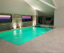 Construction d'une piscine intérieure dans une villa proche Saint-Tropez Var