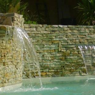 Mur en pierres sèches à Sollies-Toucas